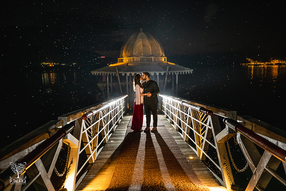 Indian-Wedding-Photography-Destination-Wedding-Udaipur-India-Fateh Garh Heritage Resort-Couples Portrait