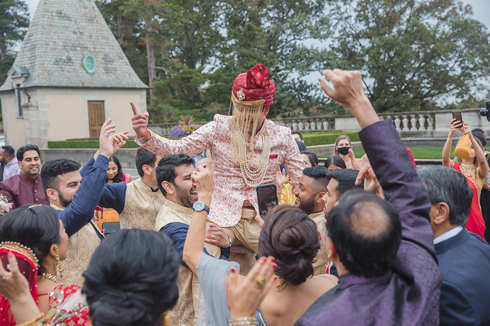 Indian-Wedding-Photography-Destination-Wedding-Huntington New York-Oheka Castle-Baraat 1