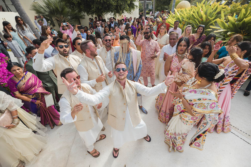 http://www.ptaufiqphotography.com/blogmaster/wp-content/uploads/2022/03/Indian-Wedding-Baraat-Grand-Velas-Riviera-Maya-5.jpg