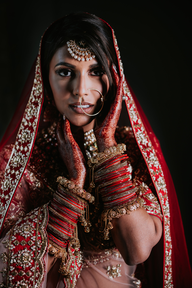 Red Veds: Best Wedding Poses Dulha Dulhan | Check Now