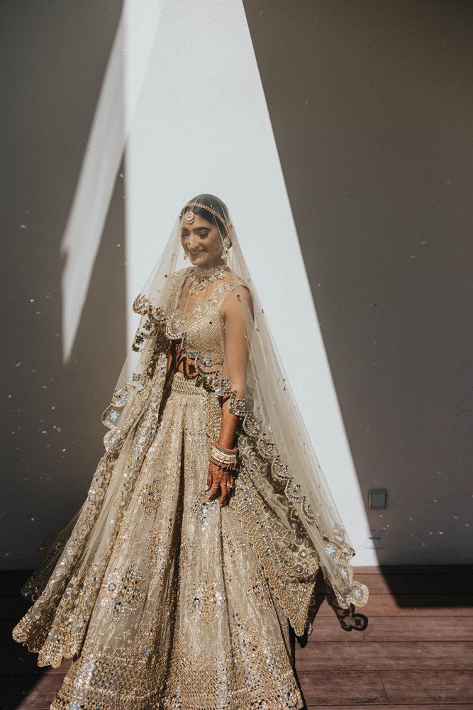 Here Are Some Dazzling Indian Bridal Photoshoot Poses for Every Bride's  Wedding Album!