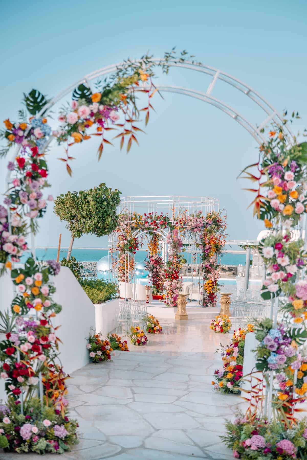 Luxury-wedding-decor-by-Ali-Bakhtiar-Designs-at-Anantara-Santorini-Abu-Dhabi-Retreat-–-Captured-by-P.-Taufiq-Photography-1