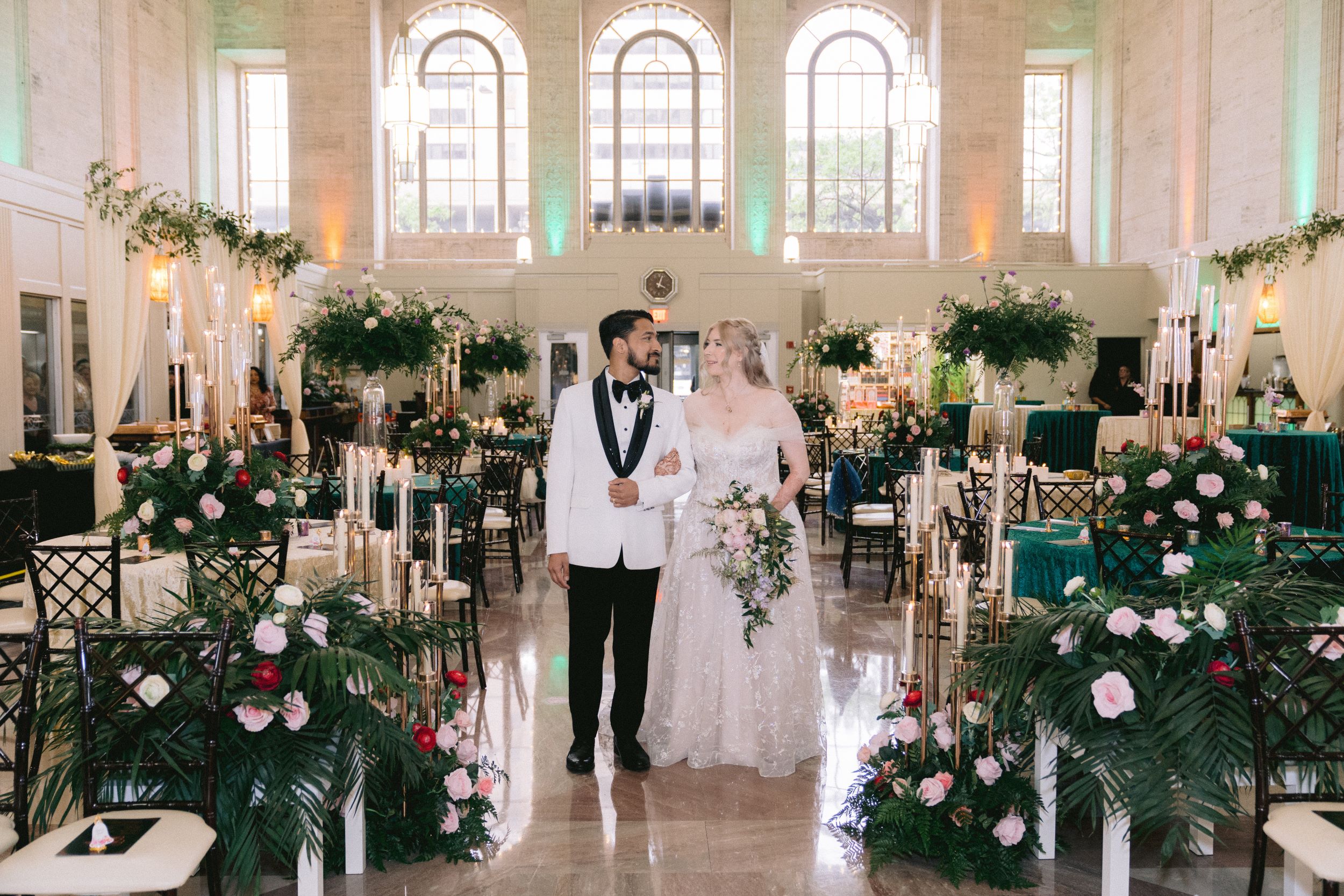 Luxury-wedding-decor-by-B3-Event-Designs-at-Dayton-Arcade-OH-USA-–-Captured-by-P.-Taufiq-Photography-1.jpg