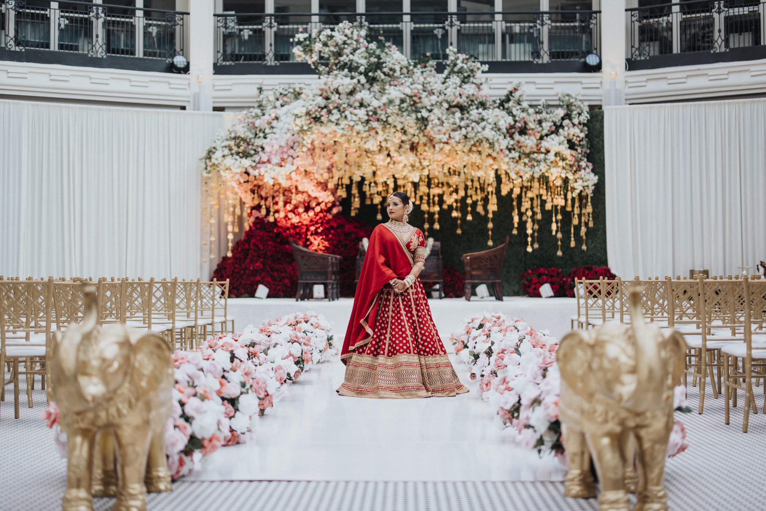 Luxury-wedding-decor-by-B3-Event-Designs-at-Dayton-Arcade-OH-USA-–-Captured-by-P.-Taufiq-Photography-11
